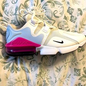 Women’s 5.5 Nikes. Never worn